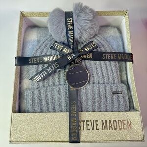 New Steve Madden Light Gray Pom Pom Beanie & Scarf Gift Set